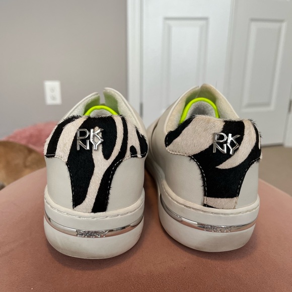 DKNY Sneaker - Picture 9 of 10